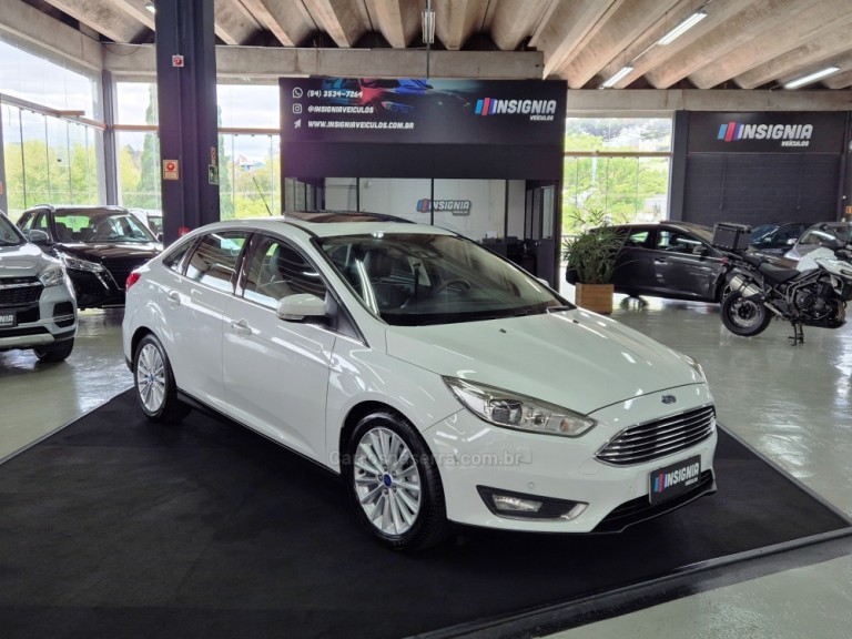 FORD - FOCUS - 2016 - Branca