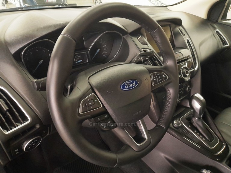 FORD - FOCUS - 2016 - Cinza