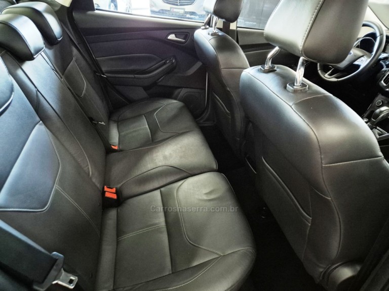 FORD - FOCUS - 2016 - Prata