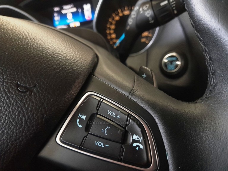 FORD - FOCUS - 2016 - Branca