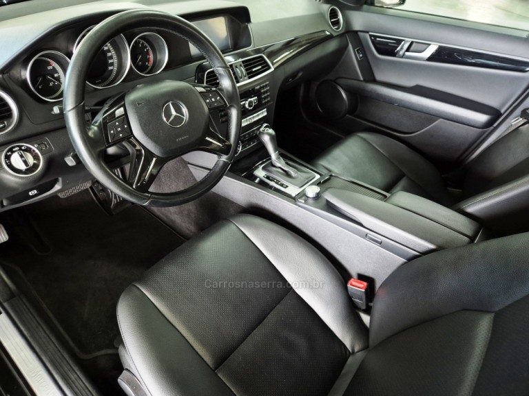 MERCEDES-BENZ - C 180 - 2012 - Preta