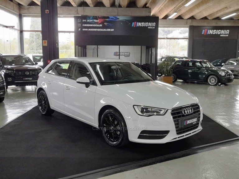 AUDI - A3 - 2014 - Branca