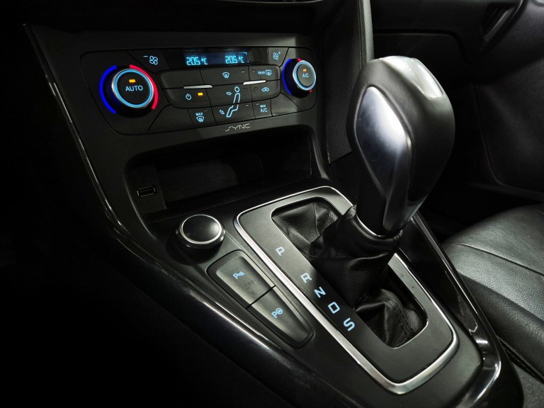 FORD - FOCUS - 2016 - Branca