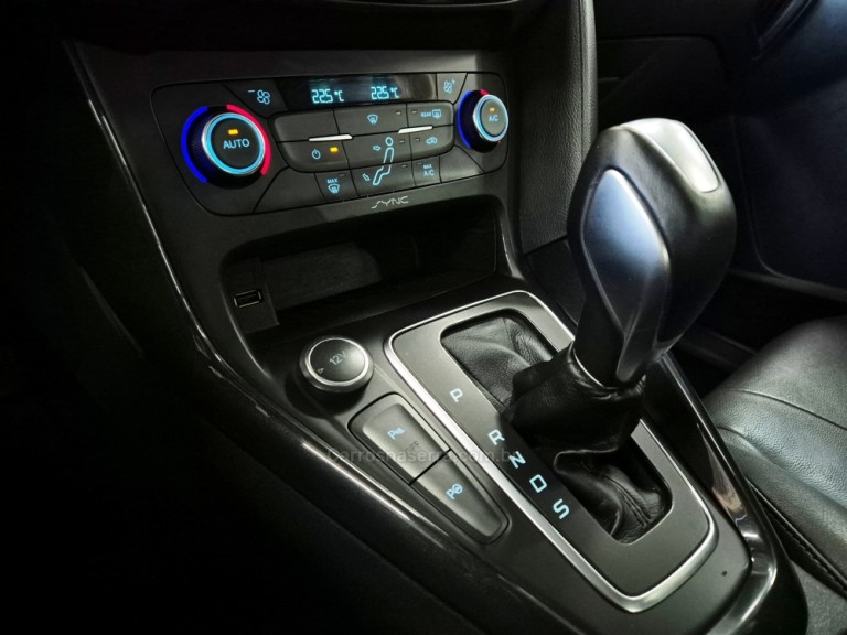 FORD - FOCUS - 2016 - Prata
