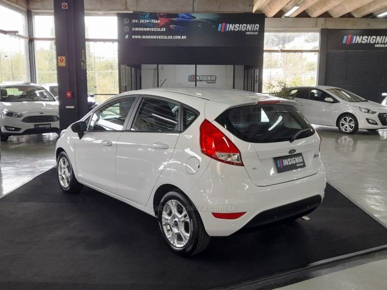 FORD - FIESTA - 2016 - Branca