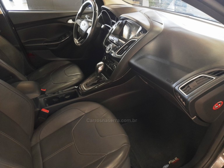 FORD - FOCUS - 2018 - Cinza