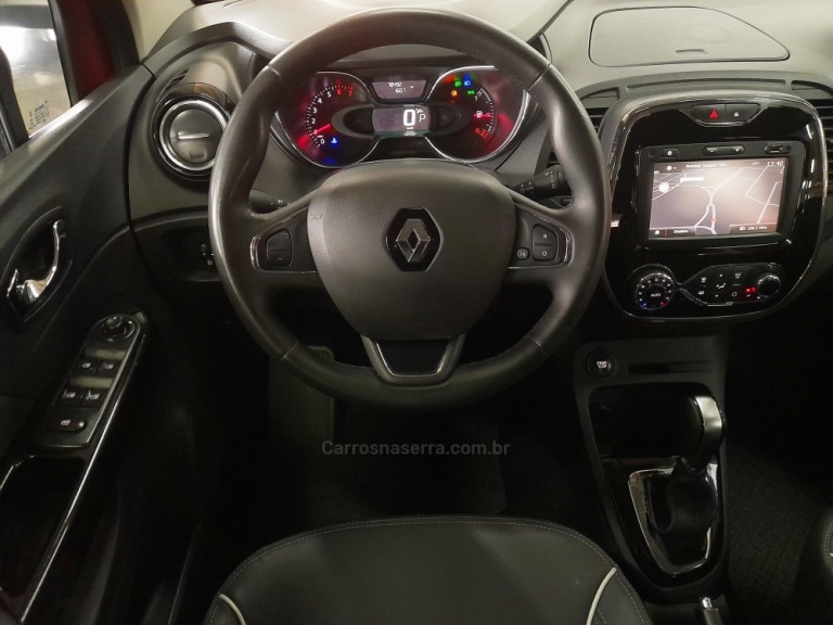 RENAULT - CAPTUR - 2019 - Vermelha