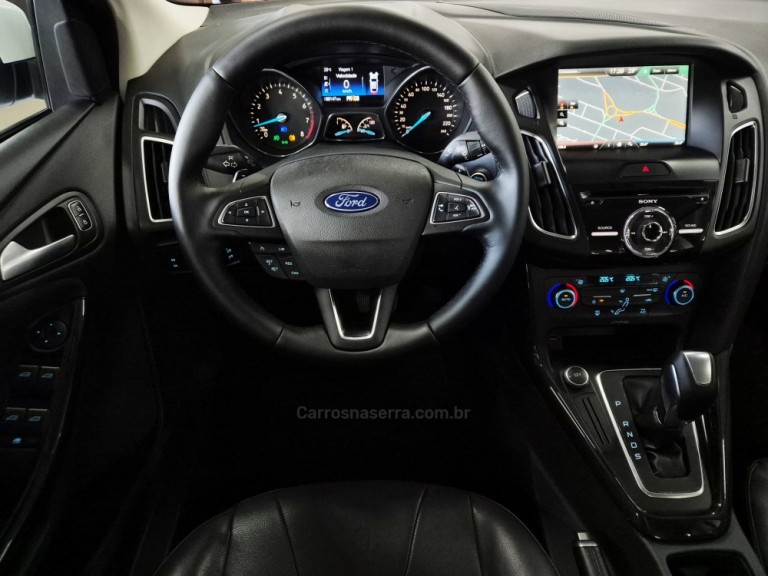 FORD - FOCUS - 2016 - Branca