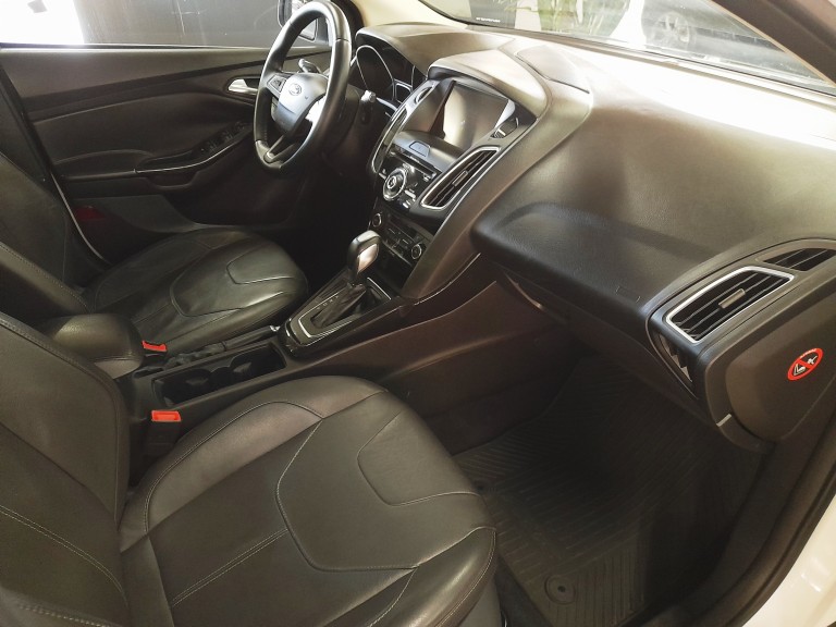 FORD - FOCUS - 2016 - Branca