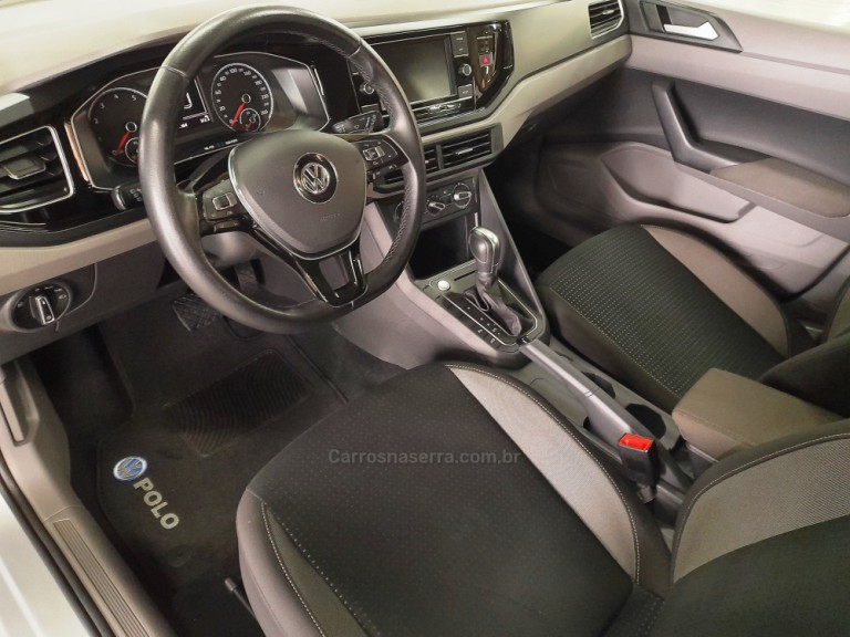 VOLKSWAGEN - POLO - 2018 - Prata