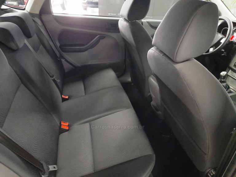 FORD - FOCUS - 2013 - Branca