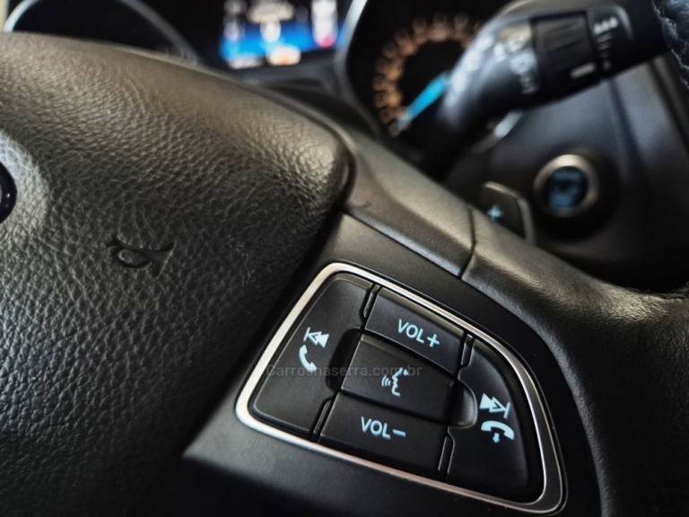 FORD - FOCUS - 2016 - Branca