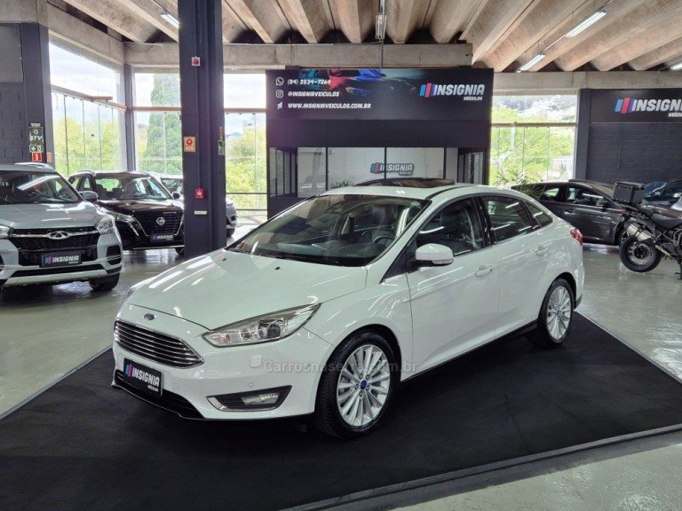 FORD - FOCUS - 2016 - Branca