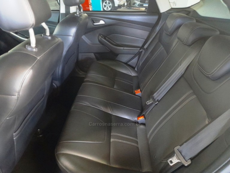 FORD - FOCUS - 2015 - Cinza