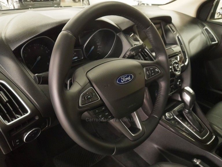FORD - FOCUS - 2018 - Branca