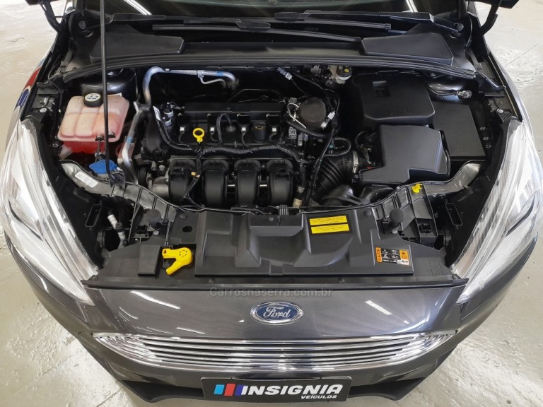 FORD - FOCUS - 2018 - Cinza