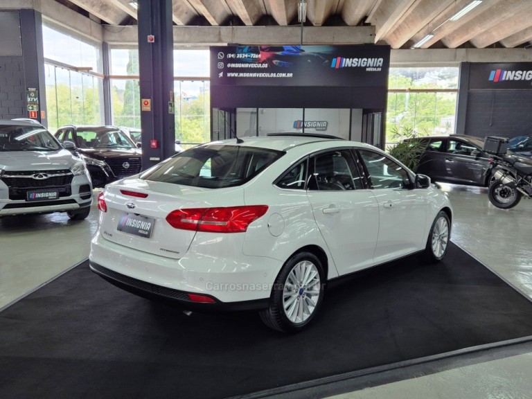 FORD - FOCUS - 2016 - Branca