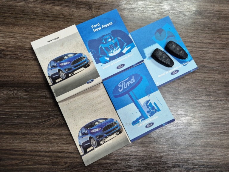 FORD - FIESTA - 2016 - Preta