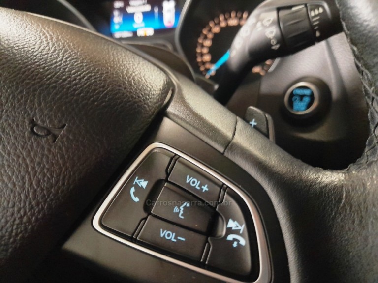 FORD - FOCUS - 2016 - Prata