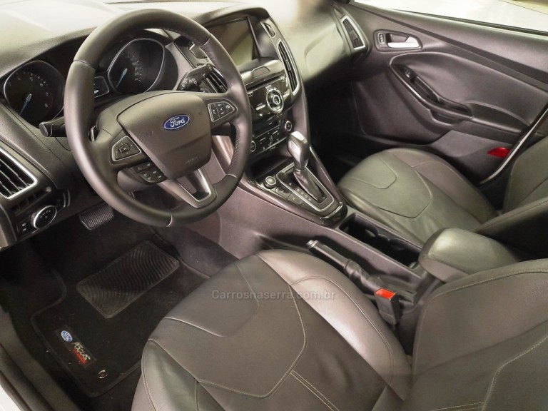FORD - FOCUS - 2018 - Branca