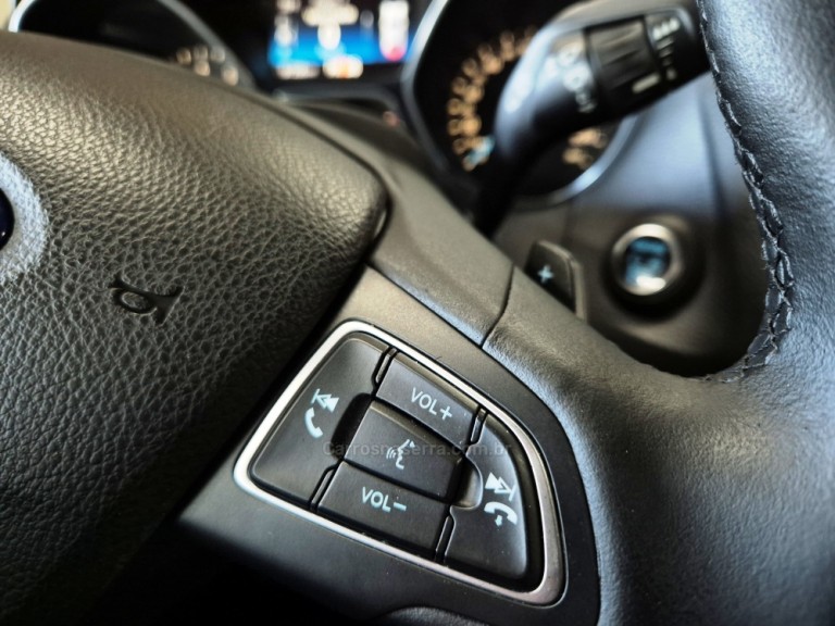 FORD - FOCUS - 2016 - Prata